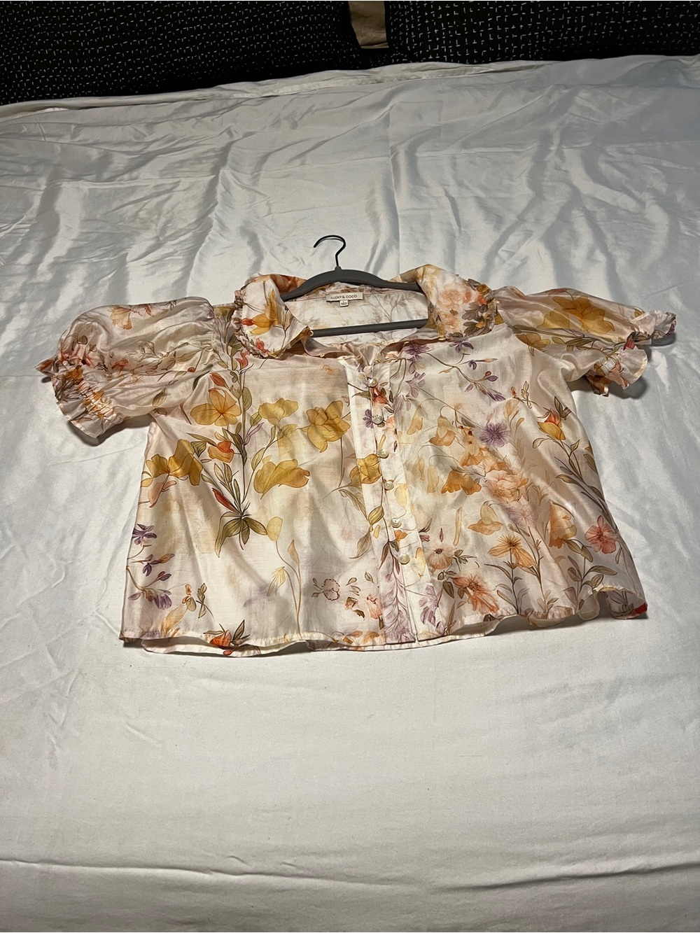 Satin Floral Puff-Sleeve Button-Down Blouse - Cream with Gold & Pink Floral